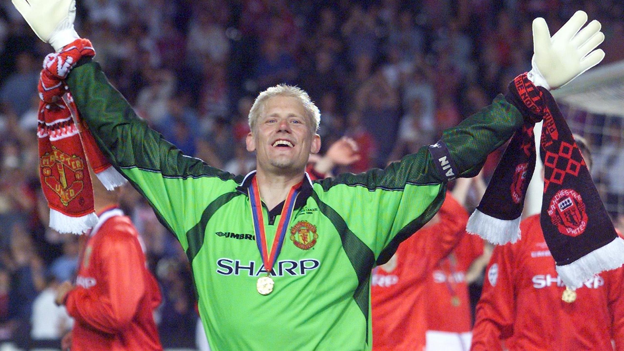 Thủ môn Peter Schmeichel trong đội hình huyền thoại Manchester United